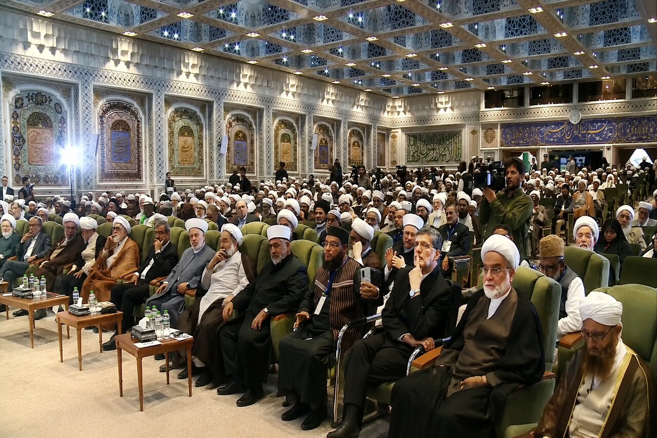 اختتامیه چهلمین کنفرانس بین‌المللی وحدت اسلامی با موضوع وحدت اسلامی در اندیشه رهبر شهید در حرم رضوی