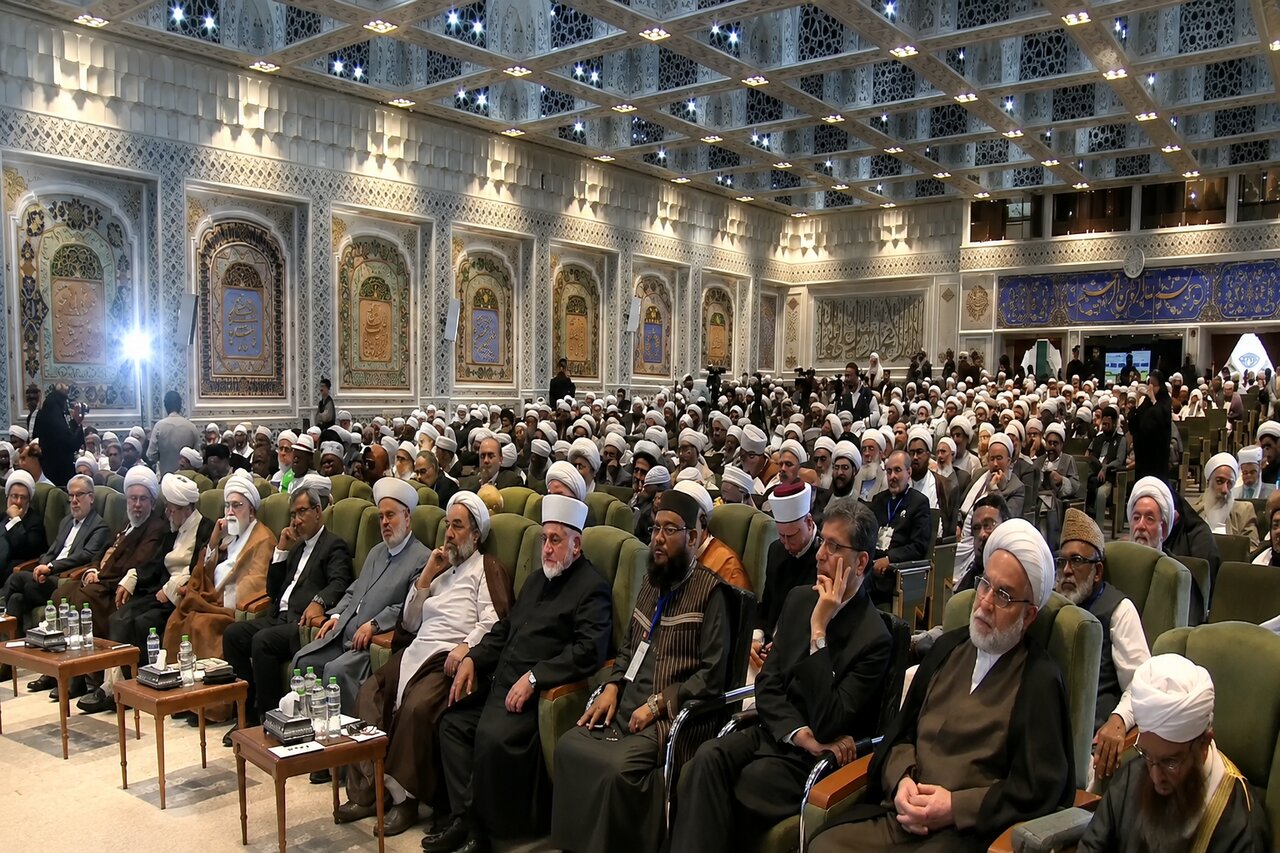 اختتامیه چهلمین کنفرانس بین‌المللی وحدت اسلامی با موضوع وحدت اسلامی در اندیشه رهبر شهید در حرم رضوی