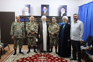 تصاویر/ دیدار فرمانده پدافند هوایی ارتش شمال کشور با نماینده ولی فقیه در مازندران
