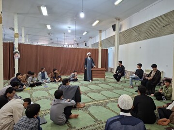 تصاویر/ نشست علمی با موضوع «اثرات روحانیت در جامعه» در  جمع طلاب مدرسه علمیه خاتم الانبیاء (ص) بابل