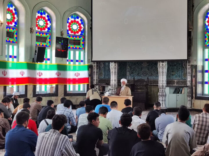 تصاویر/ روایت تصویری از برگزاری دوره تربیتی «رشد آرمان ۳» در مدرسه علمیه جامعه امیرالمؤمنین(ع)