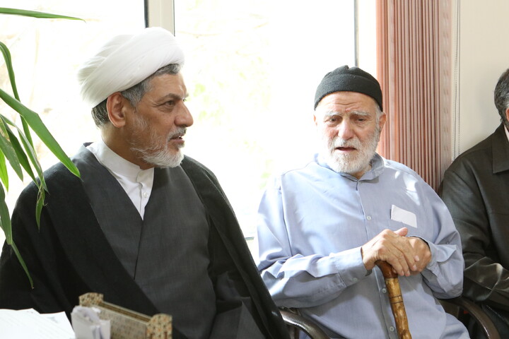 تصاویر/ دیدار حجت الاسلام و المسلمین رفیعی با آیت الله موسوی اصفهانی در همدان