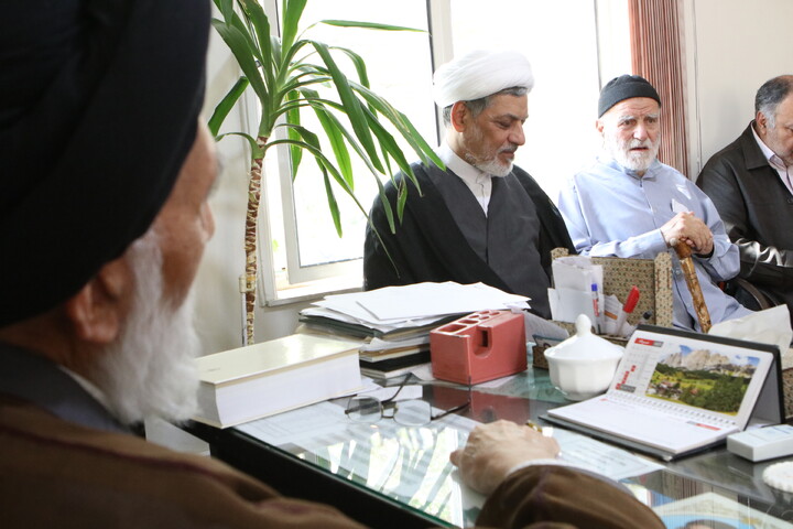 تصاویر/ دیدار حجت الاسلام و المسلمین رفیعی با آیت الله موسوی اصفهانی در همدان