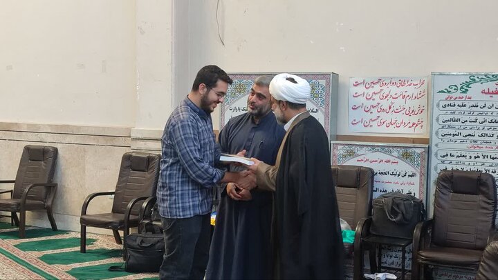 گزارش تصویری + آیین اختتامیه دوره تکمیلی «نظام اندیشه و حیات اجتماعی اسلام»، امروز در مشهد مقدس برگزار شد