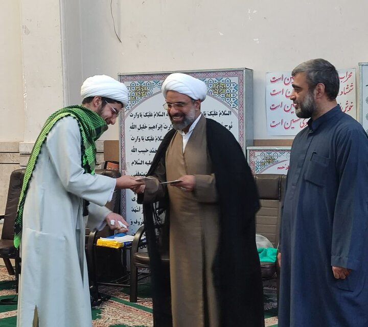 گزارش تصویری + آیین اختتامیه دوره تکمیلی «نظام اندیشه و حیات اجتماعی اسلام»، امروز در مشهد مقدس برگزار شد