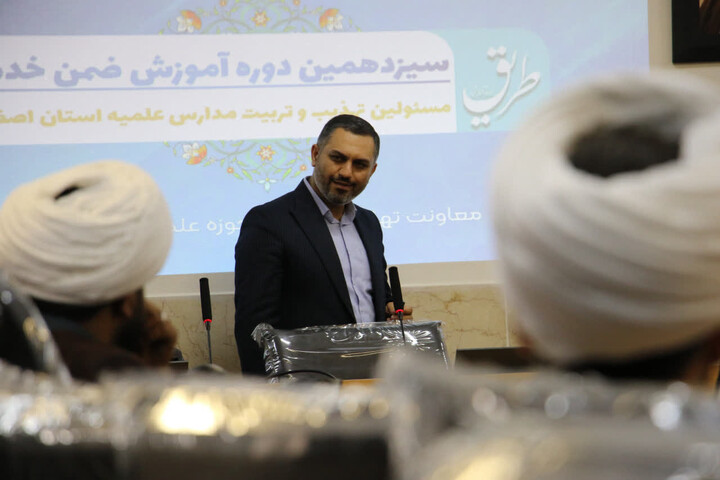 تصاویر|جلسه کارگاه آموزشی رابطین تهذیب مدارس حوزه علمیه اصفهان