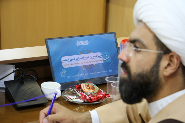 تصاویر|جلسه کارگاه آموزشی رابطین تهذیب مدارس حوزه علمیه اصفهان