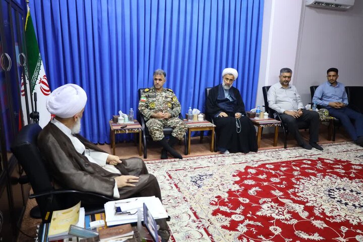 تصاویر/ دیدار فرمانده پدافند هوایی ارتش شمال کشور با نماینده ولی فقیه در مازندران