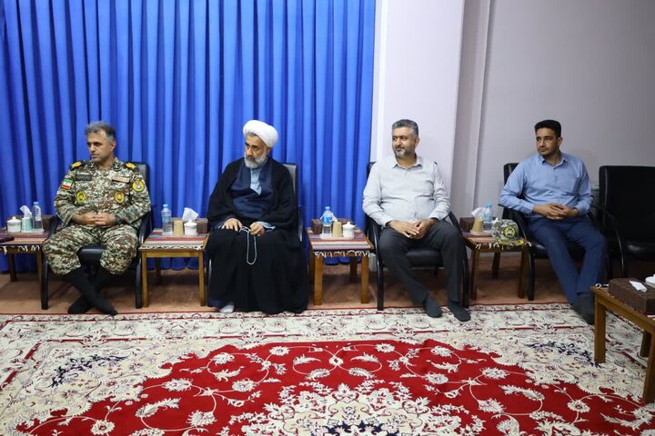 تصاویر/ دیدار فرمانده پدافند هوایی ارتش شمال کشور با نماینده ولی فقیه در مازندران