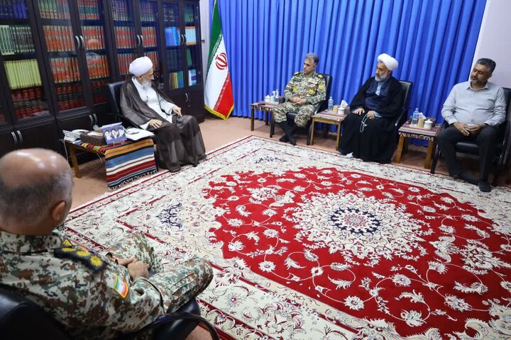 تصاویر/ دیدار فرمانده پدافند هوایی ارتش شمال کشور با نماینده ولی فقیه در مازندران