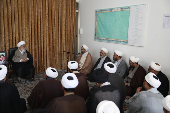 تصاویر/ دیدار مدیران مدارس علمیه استان کرمان با آیت الله شب‌زنده‌دار