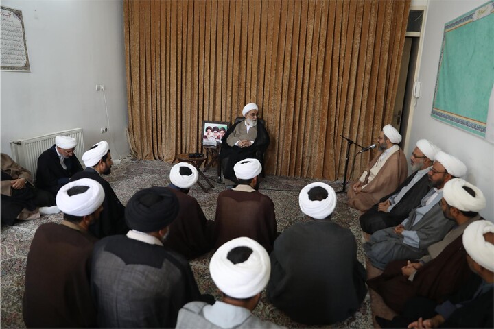 تصاویر/ دیدار مدیران مدارس علمیه استان کرمان با آیت الله شب‌زنده‌دار