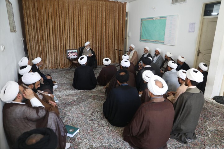 تصاویر/ دیدار مدیران مدارس علمیه استان کرمان با آیت الله شب‌زنده‌دار