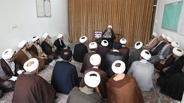 تصاویر/ دیدار مدیران مدارس علمیه استان کرمان با آیت الله شب‌زنده‌دار