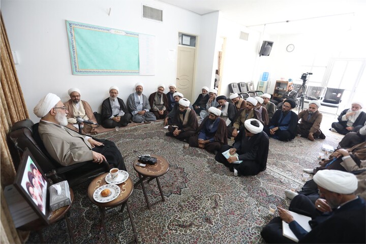 تصاویر/ دیدار مدیران مدارس علمیه استان کرمان با آیت الله شب‌زنده‌دار