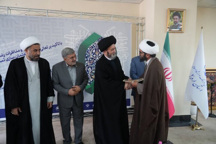 تصاویر/ اختتامیه همایش بین المللی گفتگو و مناظرات رضوی در اردبیل