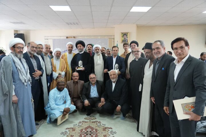 تصاویر/ اختتامیه همایش بین المللی گفتگو و مناظرات رضوی در اردبیل