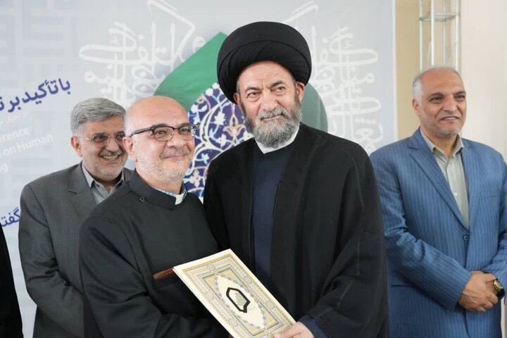 تصاویر/ اختتامیه همایش بین المللی گفتگو و مناظرات رضوی در اردبیل