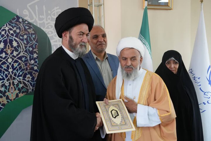 تصاویر/ اختتامیه همایش بین المللی گفتگو و مناظرات رضوی در اردبیل