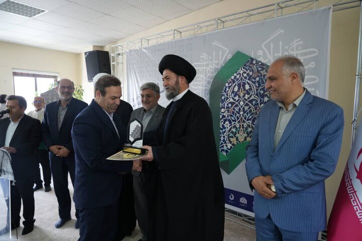 تصاویر/ اختتامیه همایش بین المللی گفتگو و مناظرات رضوی در اردبیل