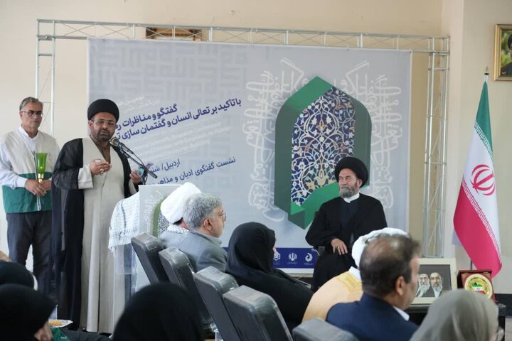تصاویر/ اختتامیه همایش بین المللی گفتگو و مناظرات رضوی در اردبیل