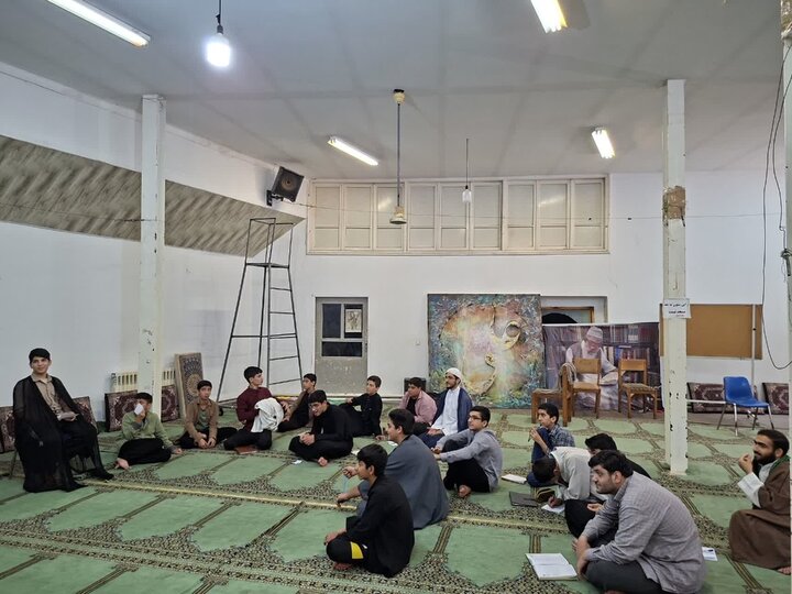 تصاویر/ برگزاری نشست علمی با موضوع « اثرات روحانیت در جامعه» در  جمع طلاب مدرسه علمیه خاتم الانبیاء (ص) بابل