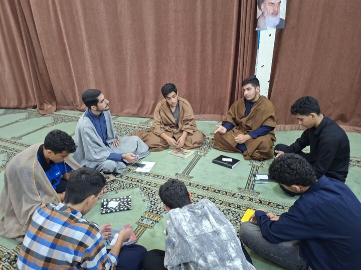 تصاویر/ برگزاری نشست علمی با موضوع « اثرات روحانیت در جامعه» در  جمع طلاب مدرسه علمیه خاتم الانبیاء (ص) بابل