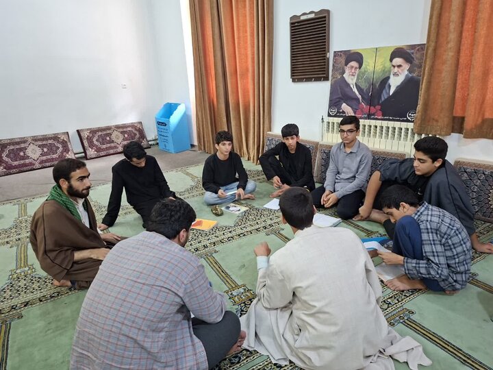 تصاویر/ برگزاری نشست علمی با موضوع « اثرات روحانیت در جامعه» در  جمع طلاب مدرسه علمیه خاتم الانبیاء (ص) بابل