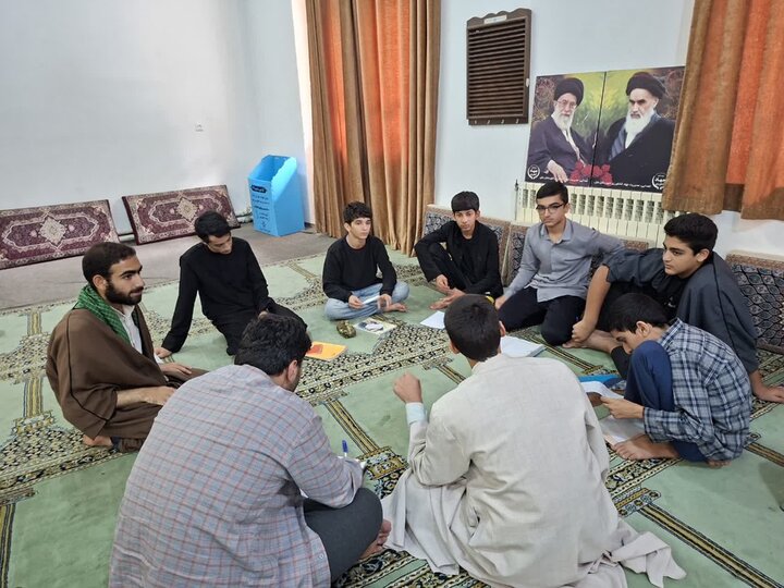تصاویر/ برگزاری نشست علمی با موضوع « اثرات روحانیت در جامعه» در  جمع طلاب مدرسه علمیه خاتم الانبیاء (ص) بابل