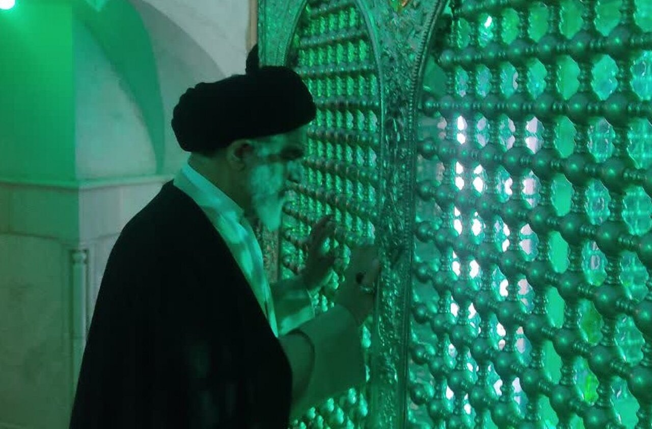 آیین غبارروبی و عطرافشانی امامزاده شاه سلطان حسین (ع) روستای ابیازن برگزار شد+عکس