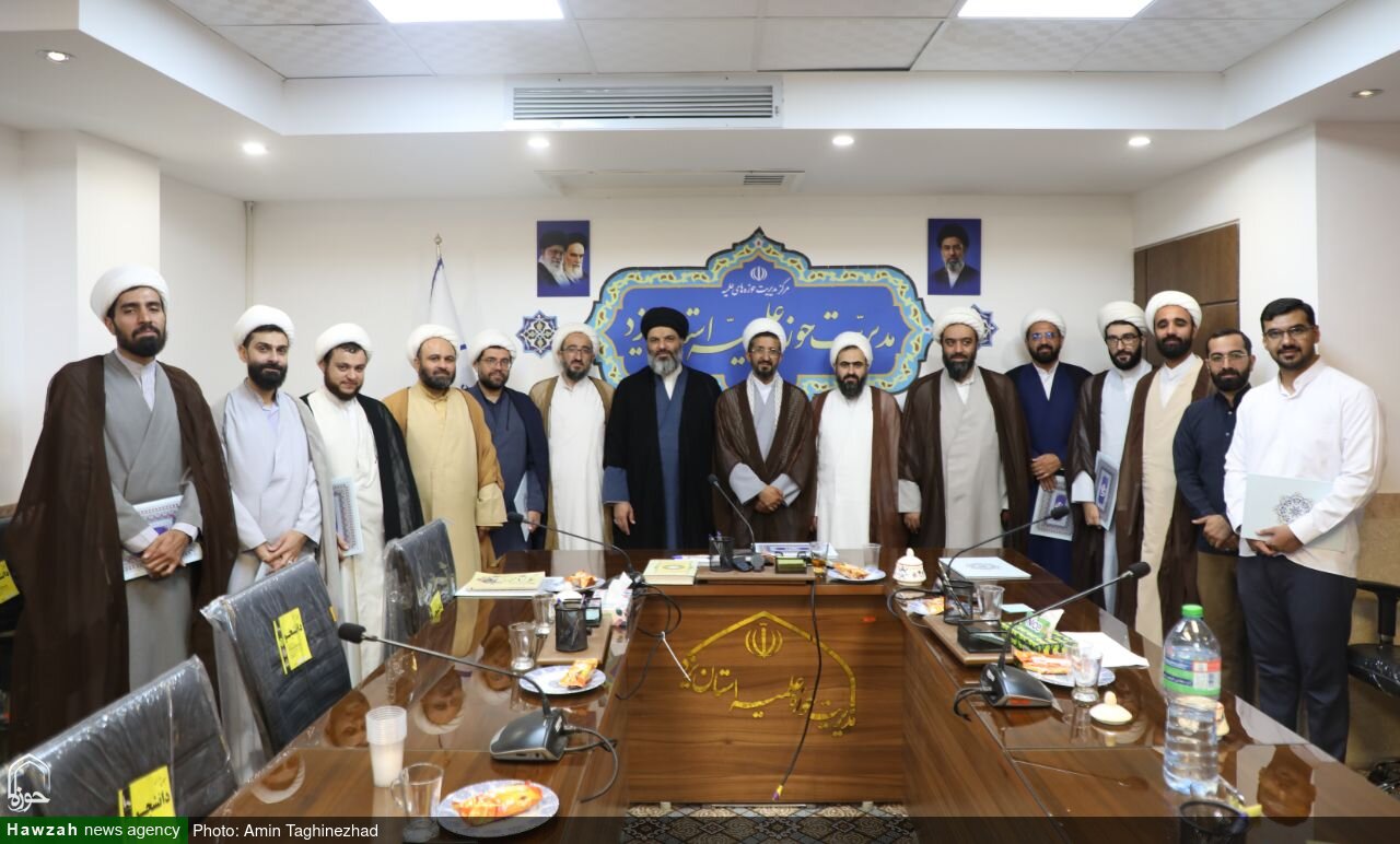 تجلیل از برگزارکنندگان دوره میثاق طلبگی ١۴٠۵ یزد+تصاویر
