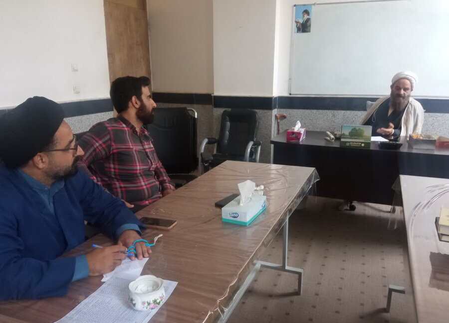 دیدار فرمانده حوزه بسیج طلاب منطقه کاشان با مدیر مدرسه علمیه المهدی (عج) آران و بیدگل+عکس