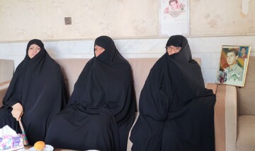 دیدار مدیر جامعه الزهرا سلام‌الله‌علیها با خانواده شهید حیدری مجد + فیلم