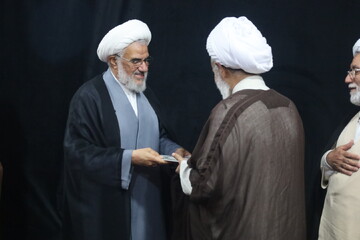 مدارس علمیه طلاب را برای ایفای نقش در جامعه آماده کنند