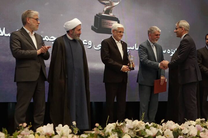 تصاویر/ نخستین جایزه دیپلماسی فرهنگی و عمومی جمهوری اسلامی ایران