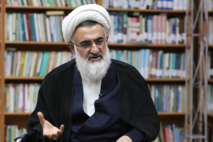 تصاویر/  میزگرد تخصصی با موضوع «خونخواهی و انتقام خون قائد شهید»