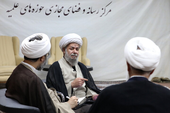 تصاویر/  میزگرد تخصصی با موضوع «خونخواهی و انتقام خون قائد شهید»