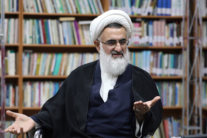 تصاویر/  میزگرد تخصصی با موضوع «خونخواهی و انتقام خون قائد شهید»