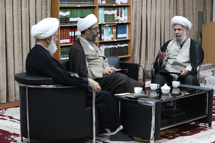 تصاویر/  میزگرد تخصصی با موضوع «خونخواهی و انتقام خون قائد شهید»