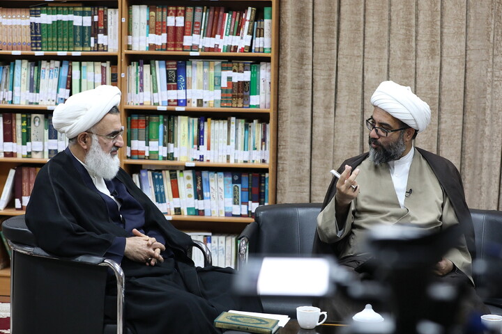 تصاویر/  میزگرد تخصصی با موضوع «خونخواهی و انتقام خون قائد شهید»