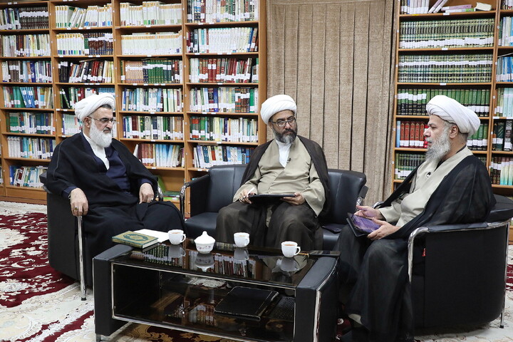 تصاویر/  میزگرد تخصصی با موضوع «خونخواهی و انتقام خون قائد شهید»