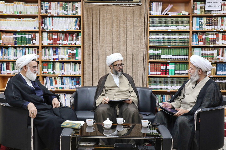 تصاویر/  میزگرد تخصصی با موضوع «خونخواهی و انتقام خون قائد شهید»