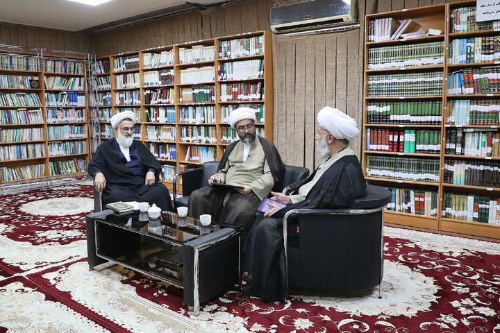 تصاویر/  میزگرد تخصصی با موضوع «خونخواهی و انتقام خون قائد شهید»