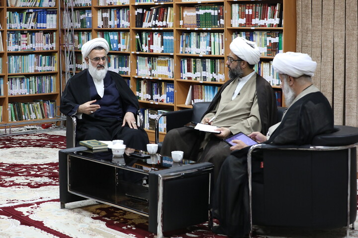 تصاویر/  میزگرد تخصصی با موضوع «خونخواهی و انتقام خون قائد شهید»