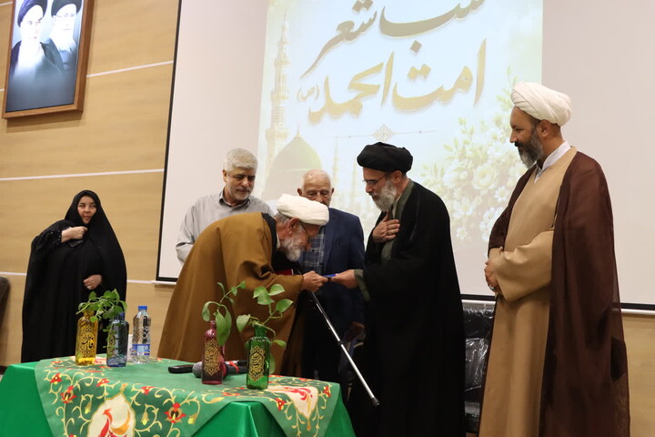 تصاویر / شب شعر «امت احمد» حسن‌ختام برنامه های هفته وحدت در تبریز