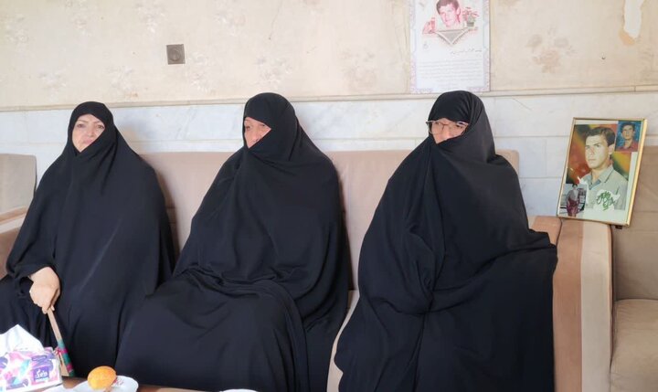 دیدار مدیر جامعه الزهرا سلام‌الله‌علیها با خانواده شهید حیدری مجد + فیلم
