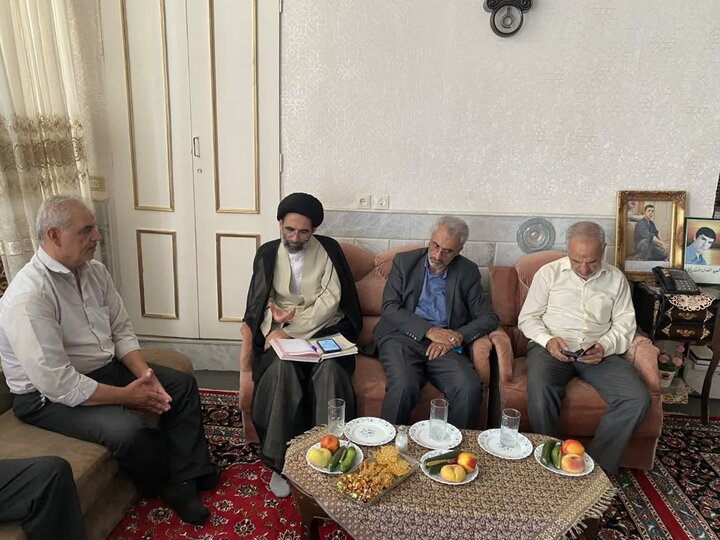 تصاویر/ دیدار نماینده ولی فقیه در کاشان با جمعی از خانواده شهدا