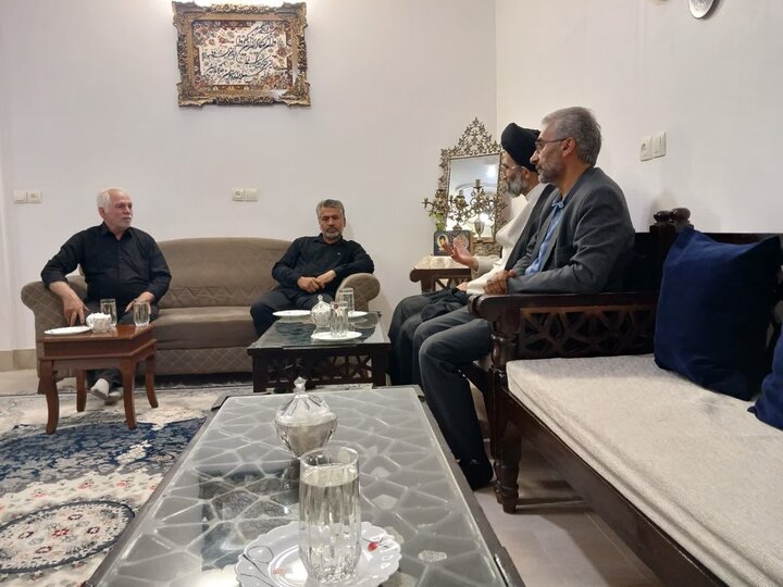 تصاویر/ دیدار نماینده ولی فقیه در کاشان با جمعی از خانواده شهدا