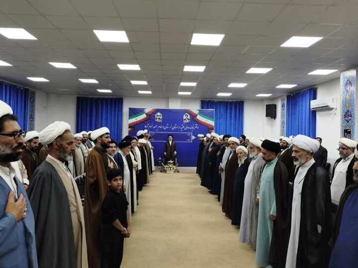 تصاویر/دیدار ائمه جماعات و طلاب مدارس علمیه لرستان با نماینده ولی فقیه در استان