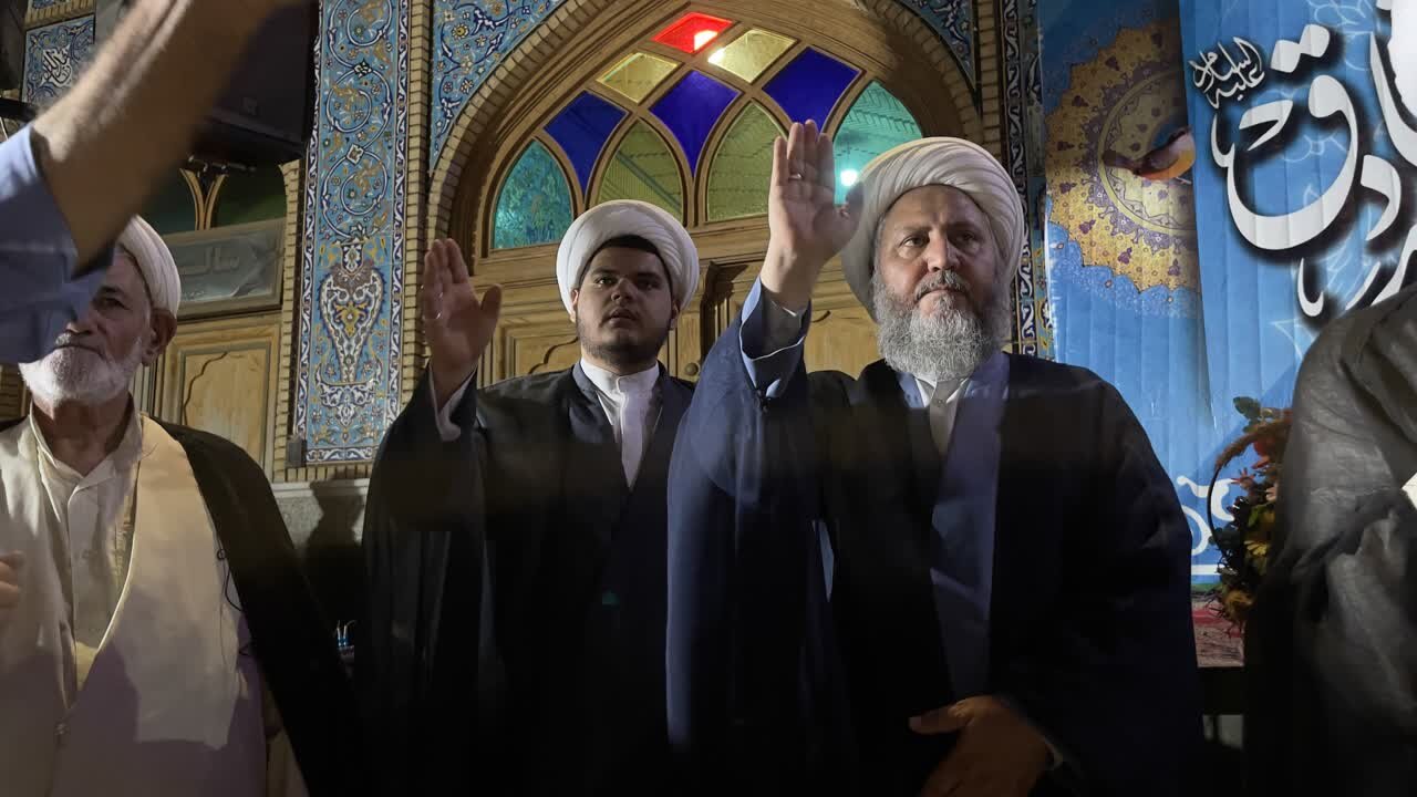 طنین فریادهای استکبارستیزی در یکصدو هشتادو چهارمین شب ایستادگی مردم آران و بیدگل+ تصاویر